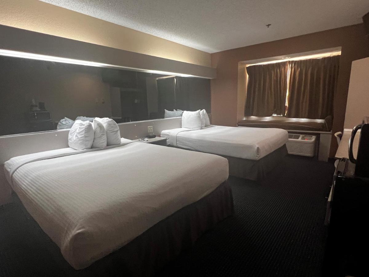Microtel Inn & Suites By Wyndham Houston/Webster/Nasa/Clearlake Nassau Bay Экстерьер фото