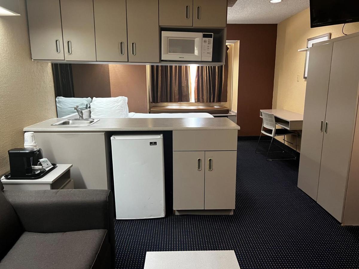 Microtel Inn & Suites By Wyndham Houston/Webster/Nasa/Clearlake Nassau Bay Экстерьер фото