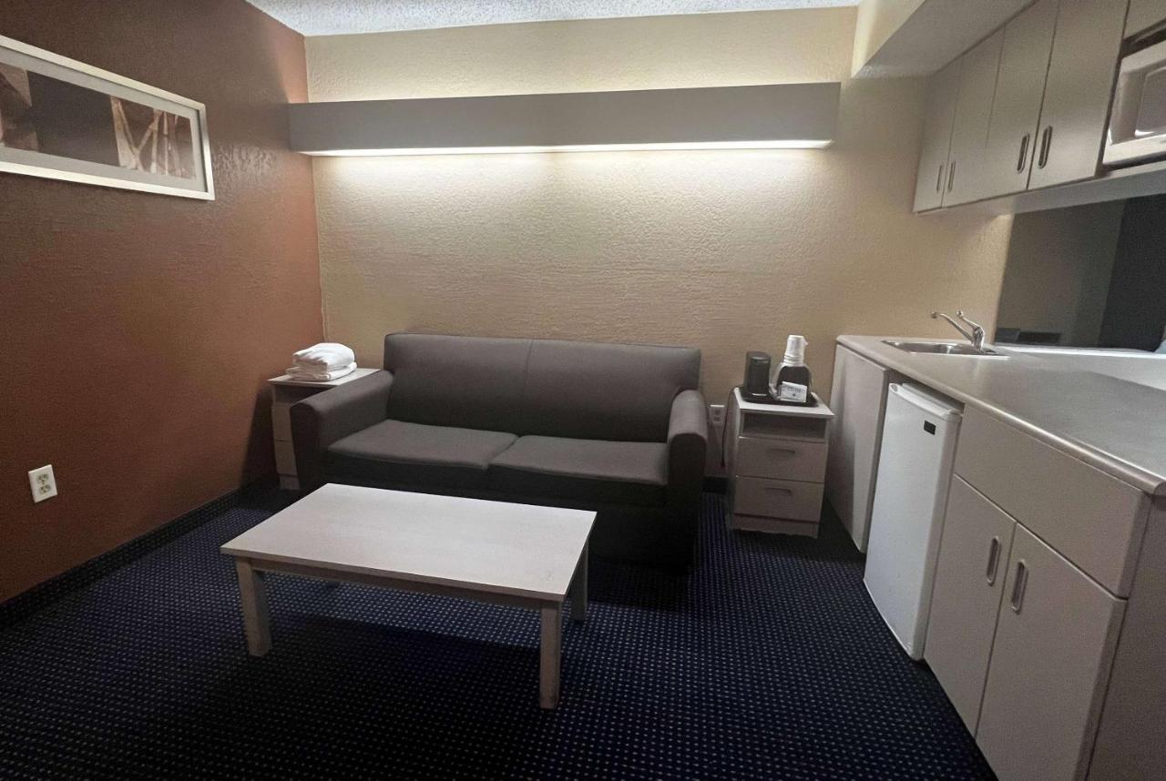 Microtel Inn & Suites By Wyndham Houston/Webster/Nasa/Clearlake Nassau Bay Экстерьер фото