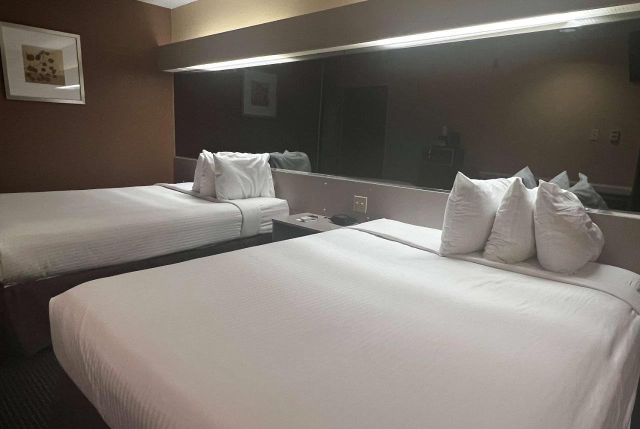 Microtel Inn & Suites By Wyndham Houston/Webster/Nasa/Clearlake Nassau Bay Экстерьер фото