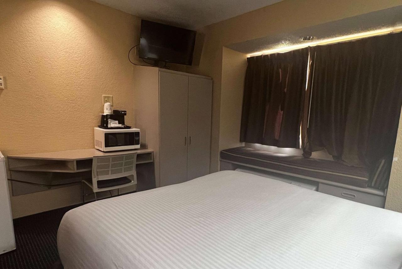 Microtel Inn & Suites By Wyndham Houston/Webster/Nasa/Clearlake Nassau Bay Экстерьер фото