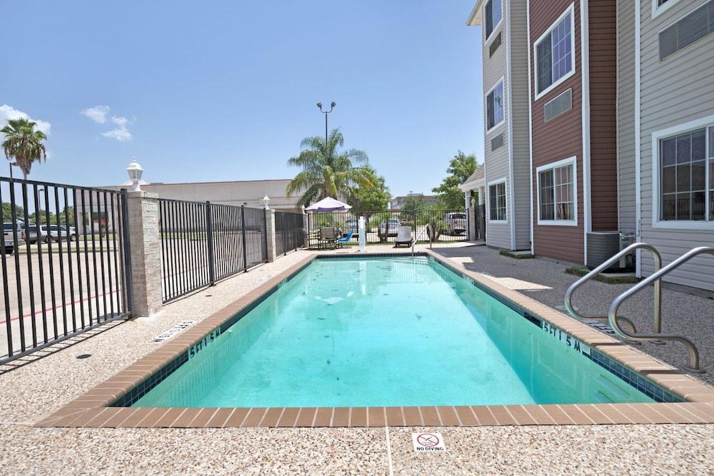 Microtel Inn & Suites By Wyndham Houston/Webster/Nasa/Clearlake Nassau Bay Экстерьер фото